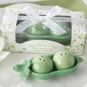 Kate Aspen Green Pea Pod Salt & Pepper Shakers Brand New Still in Package